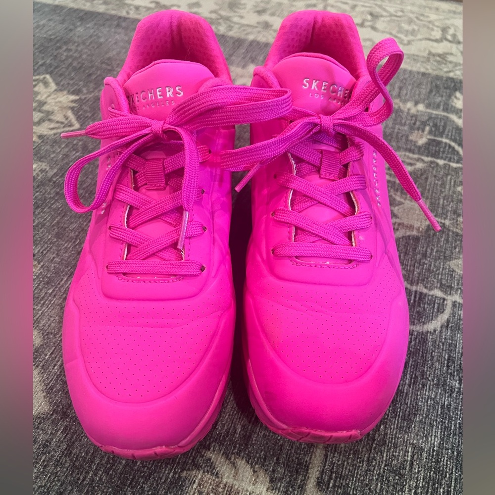 Hot pink sketchers sneakers, 11 womens, gently used